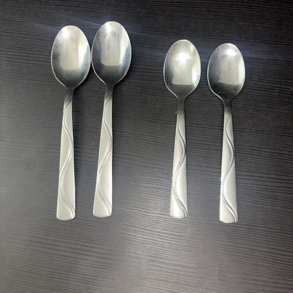 Lot of 4 Cambridge Silver Boa Frost Stainless Flatware Spoons